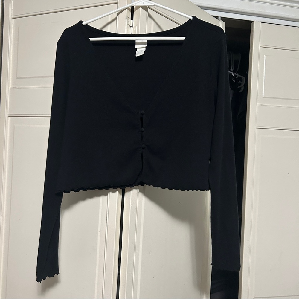 H&M Black Cropped Blouse